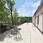 Kaskada - & Art Wine Hall Szálloda