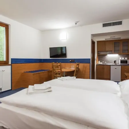 Hotel Kaskada - & Art Wine Hall Kurdejov