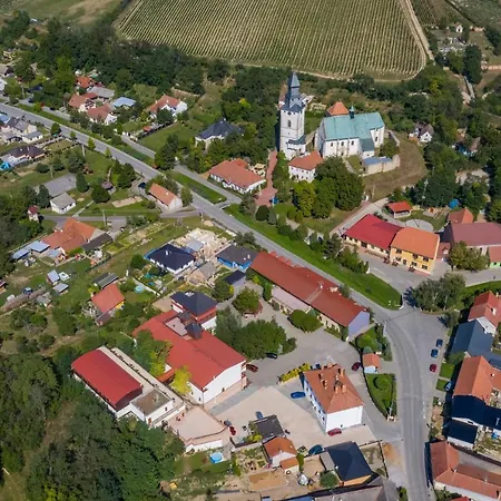 Kaskada - & Art Wine Hall Szálloda