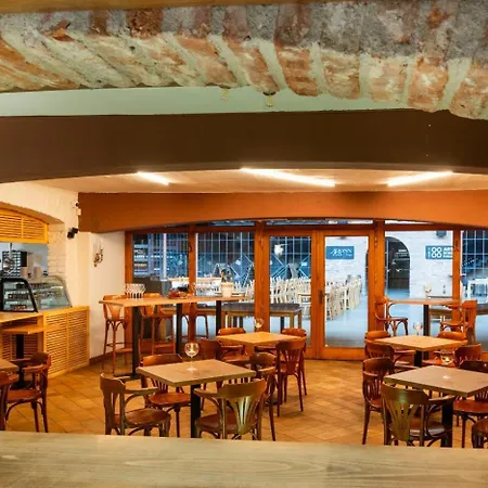 Kaskada - & Art Wine Hall Szálloda Kurdějov